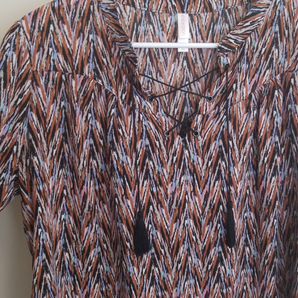 Patterned Laced Top - Picture 3 of 5